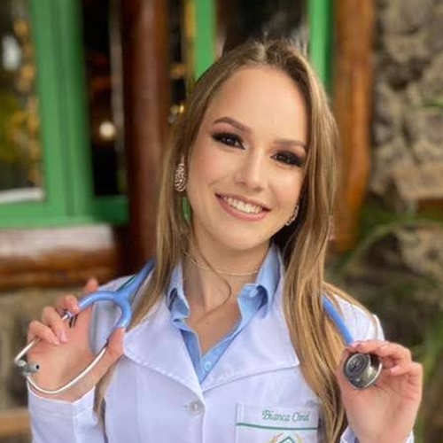 Bianca Chmiel | Médica-Veterinária​